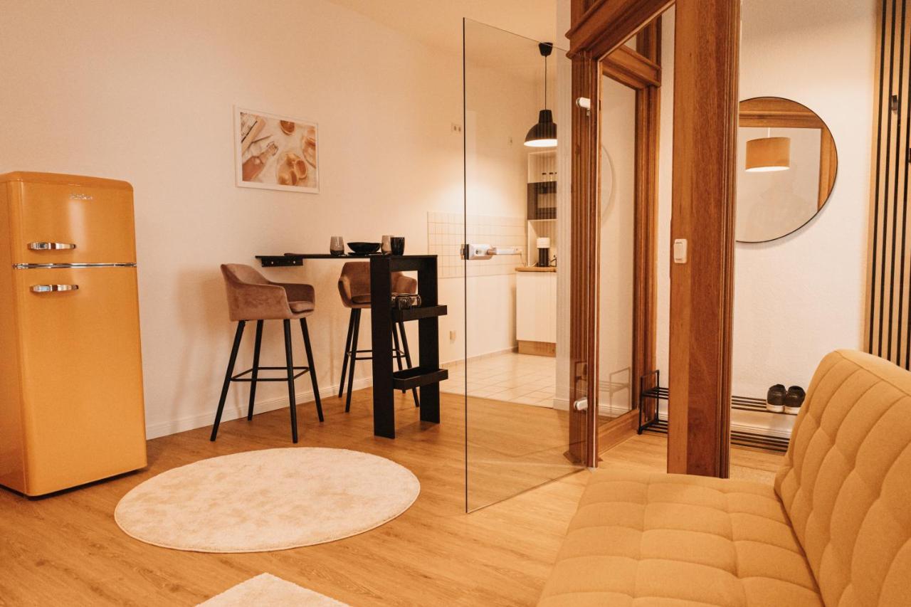 Studio Apartment Im Zentrum Mit Parkplatz & Neuem Badezimmer Magdeburgo Esterno foto