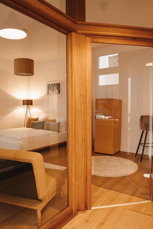 Studio Apartment Im Zentrum Mit Parkplatz & Neuem Badezimmer Magdeburgo Esterno foto